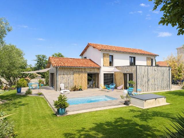 Maison de luxe en vente à Barbezieux Saint Hilaire, Nouvelle Aquitaine
