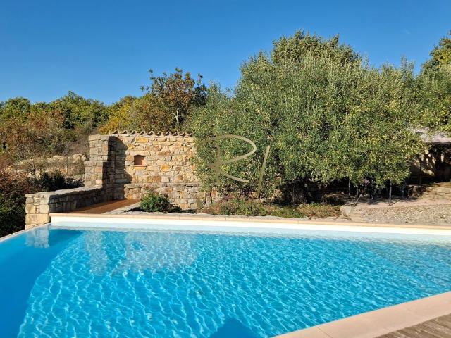 Maison de luxe en vente à Barjac, France