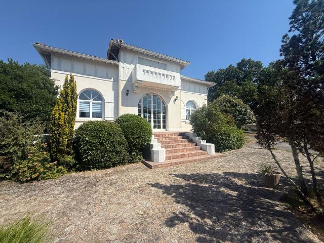 Maison de luxe 4 chambres en vente à Belin Béliet, France