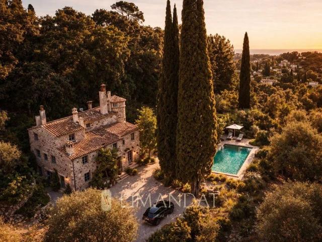 Maison de luxe en vente à Biot, Provence Alpes Côte d'Azur