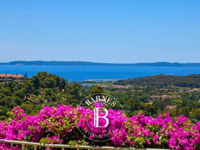 Maison de luxe en vente à Bormes les Mimosas, Provence Alpes Côte d'Azur