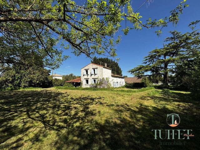 Maison de luxe en vente à Breuillet, France