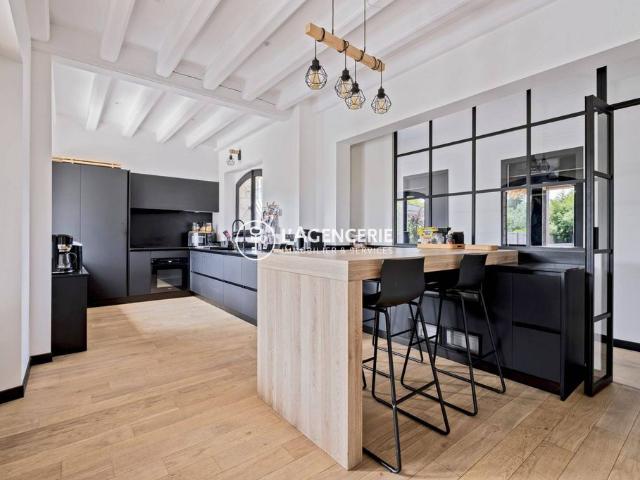 Maison de luxe en vente à Carbon Blanc, France