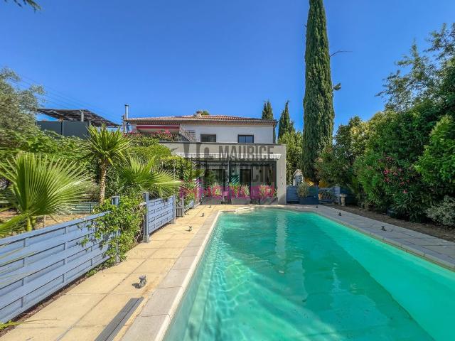 Maison de luxe en vente à Carpentras, Provence Alpes Côte d'Azur