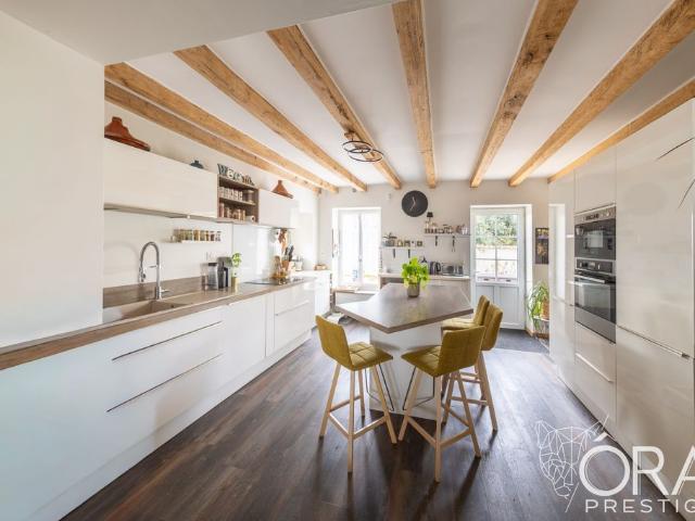 Maison de luxe en vente à Courcelles, France