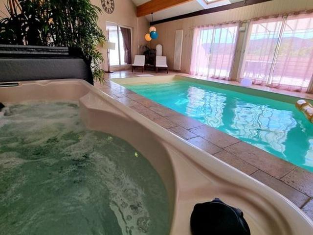 Maison de luxe en vente à Eyguières, France