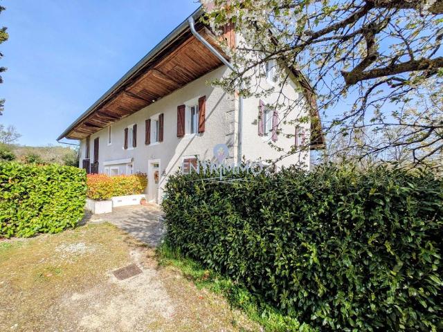 Maison de luxe en vente à Entrelacs, France