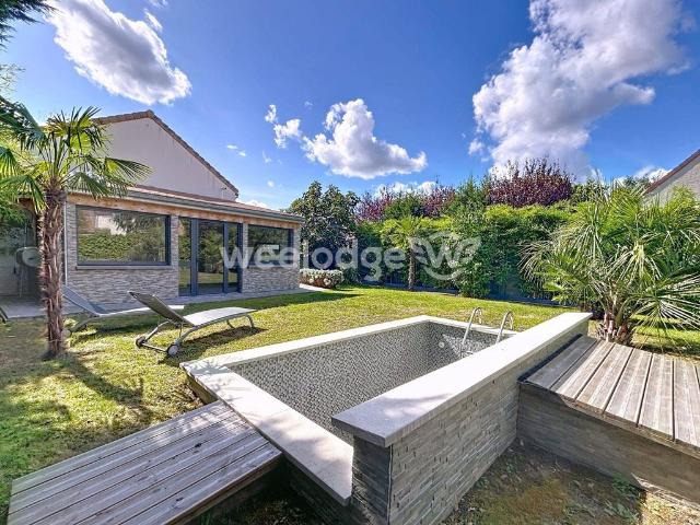 Maison de luxe en vente à Éragny, France