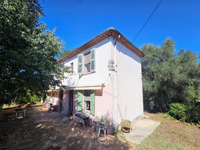 Maison de luxe en vente à Grasse, France
