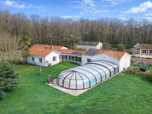 Maison de luxe en vente à Grézac, France