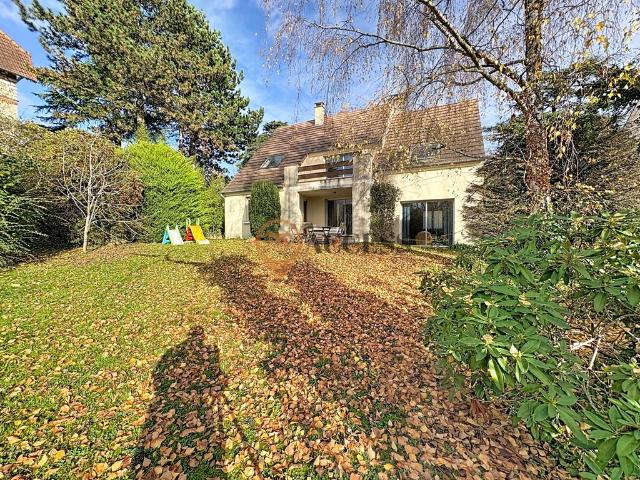 Maison de luxe en vente à Groslay, Île de France