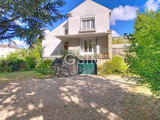 Maison de luxe en vente à La Celle Saint Cloud, Île de France
