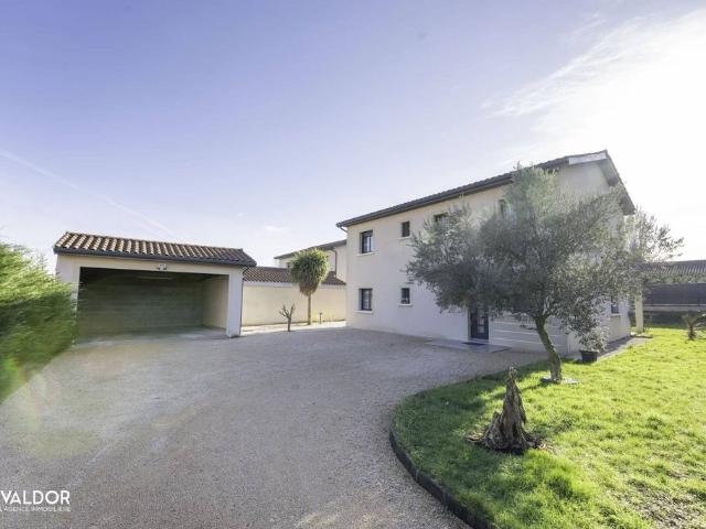 Maison de luxe en vente à La Chapelle de Guinchay, France