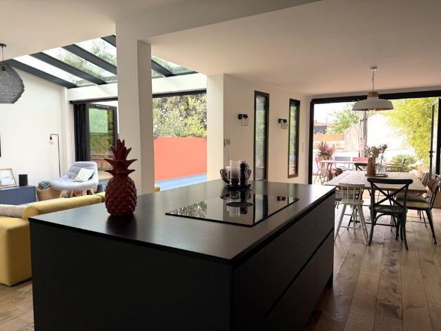 Maison de luxe en vente à La Rochelle, France