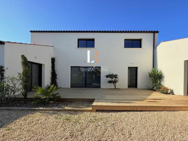Maison de luxe en vente à La Rochelle, France