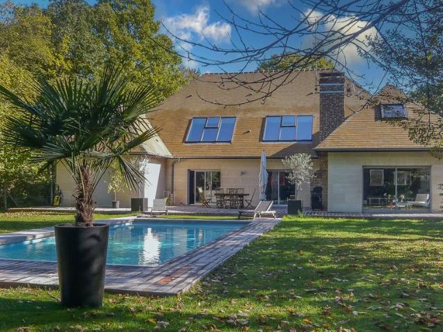 Maison de luxe en vente à Lamorlaye, Hauts de France