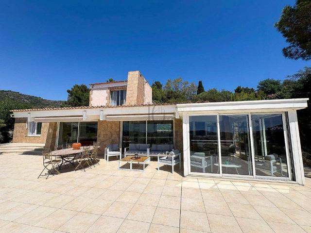 Maison de luxe en vente à Le Lavandou, Provence Alpes Côte d'Azur