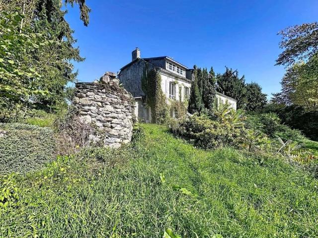 Maison de luxe en vente à Lourdes, France