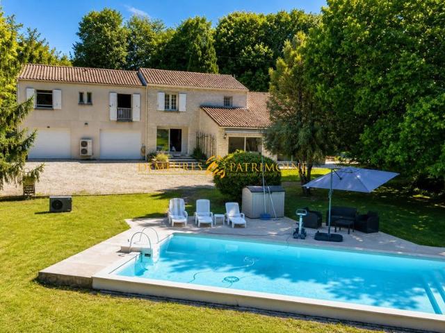 Maison de luxe en vente à Puymoyen, Nouvelle Aquitaine