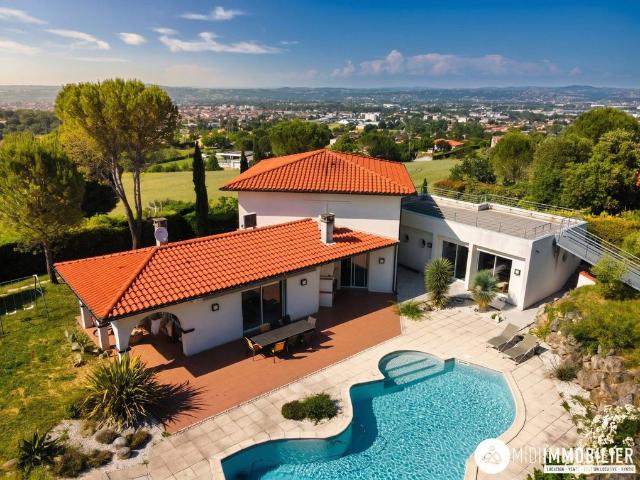 Maison de luxe en vente à Puygouzon, France
