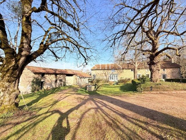 Maison de luxe en vente à Piégut Pluviers, Nouvelle Aquitaine