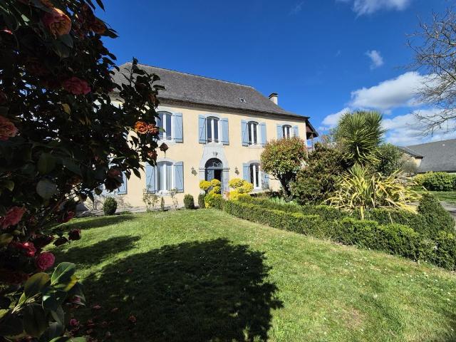 Maison de luxe en vente à Pontacq, France