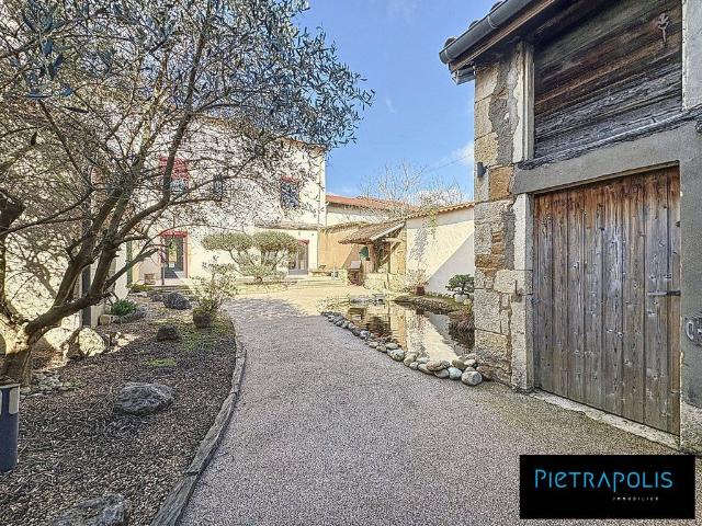 Maison de luxe en vente à Quincieux, France