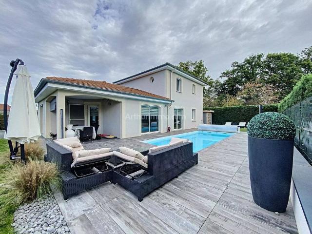 Maison de luxe de 7 pièces en vente à Riorges, Auvergne Rhône Alpes