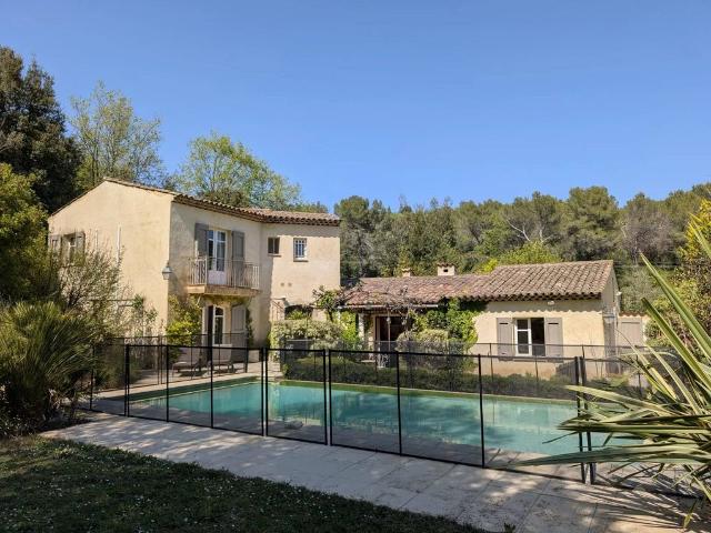 Maison de luxe en vente à Roquefort les Pins, Provence Alpes Côte d'Azur
