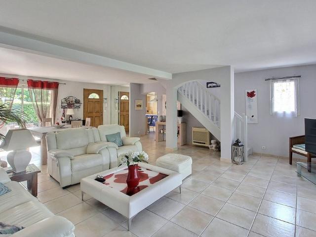 Maison de luxe en vente à Saint Martin de Londres, Occitanie