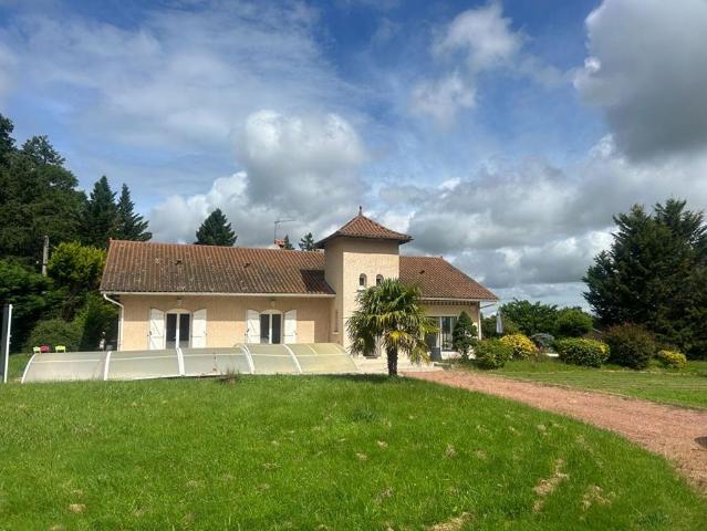 Maison de prestige de 210 m2 en vente Saint Alban les Eaux, Auvergne Rhône Alpes