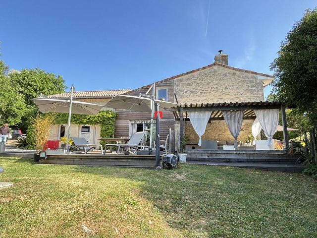 Maison de luxe en vente à Saint André de Cubzac, France