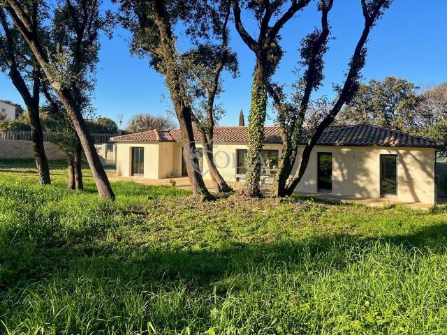 Maison de luxe en vente à Saint Siffret, France