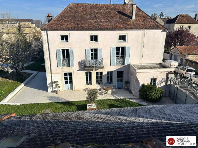 Maison de luxe en vente à Semur en Auxois, France