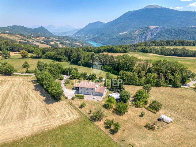Maison de luxe en vente à Sinard, France