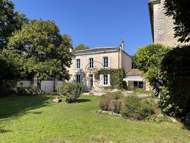 Maison de luxe en vente à Touvre, France
