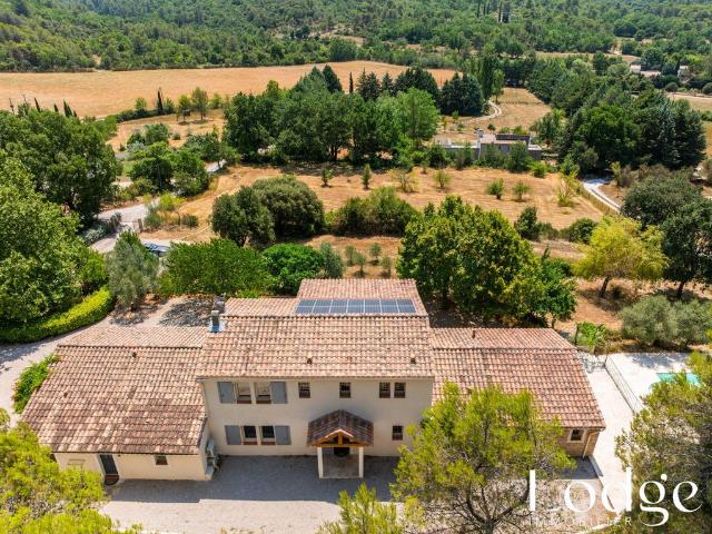 Maison de luxe en vente à Vauvenargues, France
