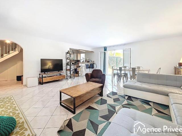 Maison de luxe en vente à Villeneuve Loubet, France