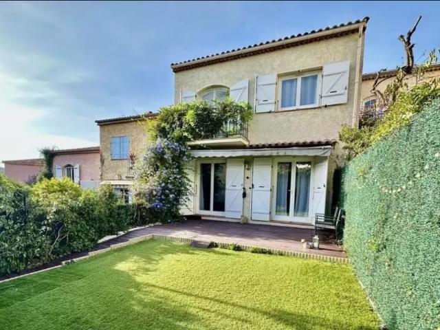 Maison de luxe en vente à Villeneuve Loubet, Provence Alpes Côte d'Azur