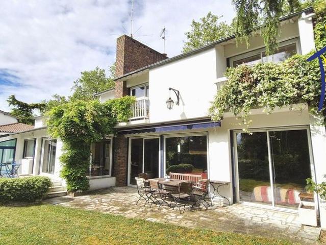 Maison de luxe en vente à Viry Châtillon, Île de France