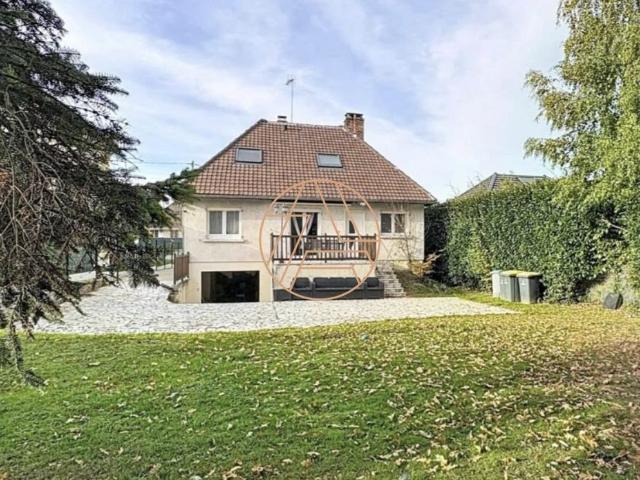 Maison de luxe en vente à Yerres, France