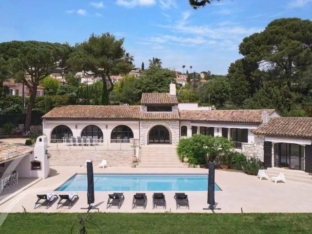 Maison de luxe en location à Antibes, France