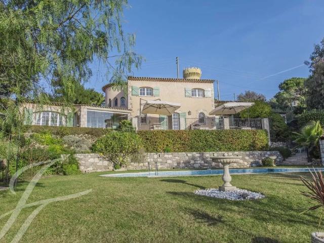 Maison de luxe en location à Cannes, France