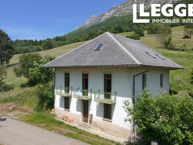 Maison de montagne spacieuse T9 à vendre à Doucy en Bauges, emplacement au calme au départ des randonnées