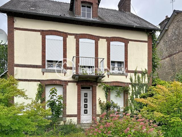 MAISON DE MATIRE A RENOVER 100 M2 GROS POTENTIEL AVEC TERRAIN DE 1700 M2 A 500 M DU CENTRE VILLE