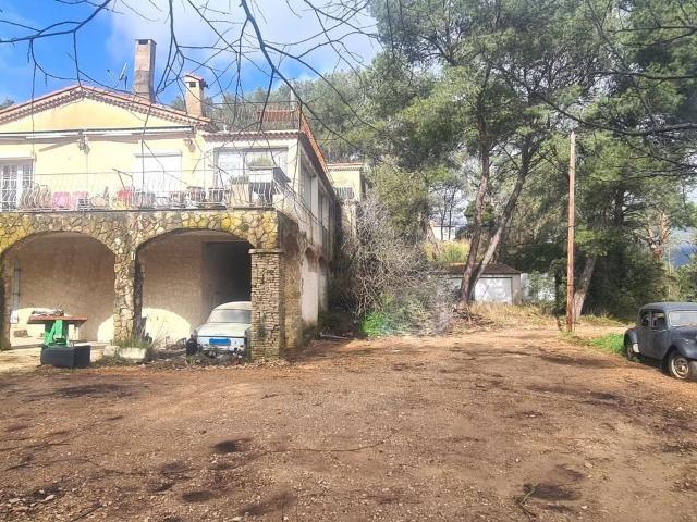 Maison de macon 9 pièces de 282 m² + 1 T3 +1 Studio + 6700 282m² Cuges les Pins