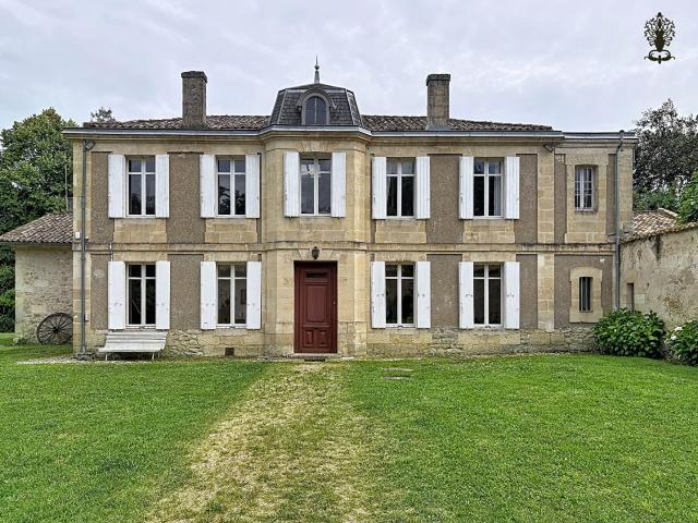 Maison De Maitre Montussan 8 pièce s 0m² Montussan