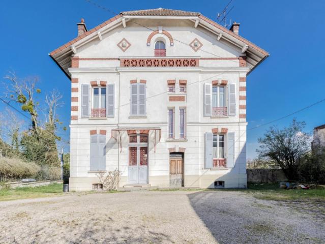 Maison de Maître au coeur de Meaux + Dépendances