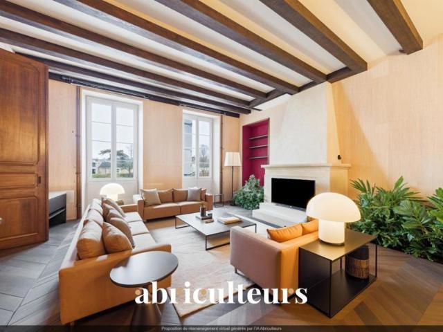 Maison de Maître au plein coeur du centre ville en vente à Jarnac 16200