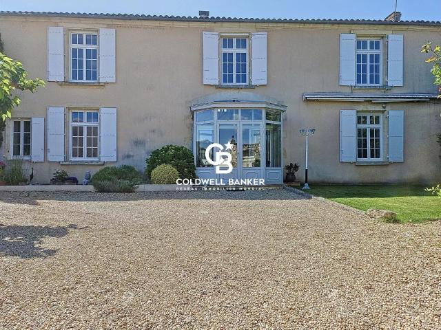 Maison De Maitre Aux Portes De St Jean D Angely 274m² Saint Jean d'Angély